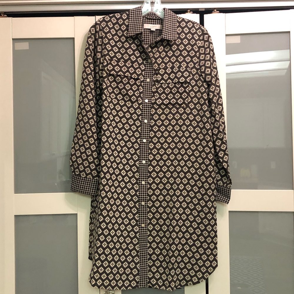 Loft NWT-floral shirt dress. Gray and white.